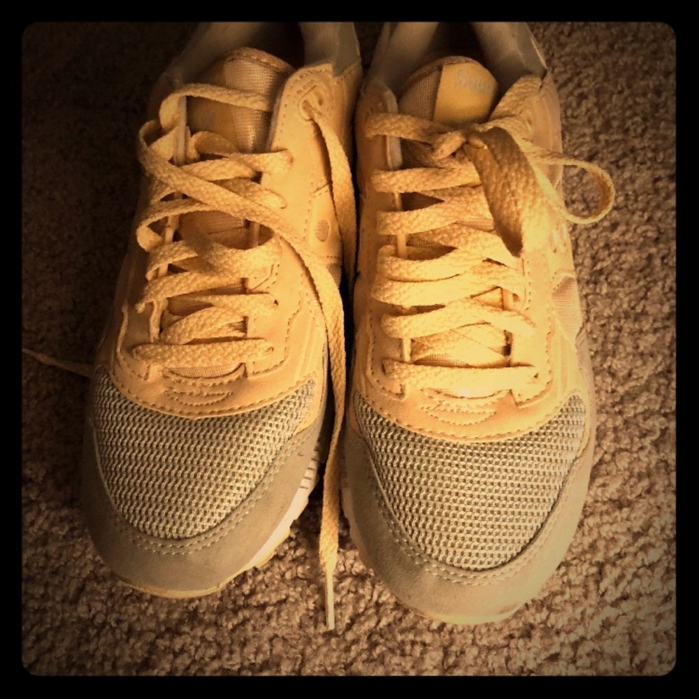 Saucony sneakers size 8